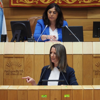 Lara Méndez acusa al PP de una demolición deliberada del bienestar en Galicia