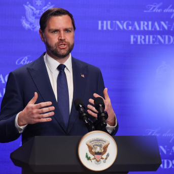 El vicepresidente de EEUU, JD Vance, durante un reciente acto en Budapest. Europa Press/Contacto/Beata Zawrzel