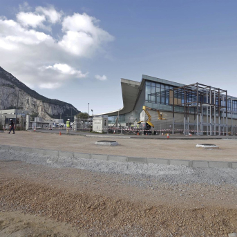 Obras en la zona fronteriza de Gibraltar con España para el derribo de la verja. A 1 de abril de 2026 en La Línea de la Concepción, Cádiz (Andalucía, España). Nono Rico / Europa Press Obras en la zona fronteriza de Gibraltar con España para el derribo de la verja. A 1 de abril de 2026 en La Línea de la Concepción, Cádiz (Andalucía, España). Nono Rico / Europa Press