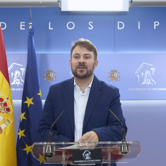 El diputado de Sumar Alberto Ibáñez Mezquita durante una rueda de prensa, en el Congreso de los Diputados, a 9 de abril de 2026, en Madrid (España). Jesús Hellín - Europa Press El diputado de Sumar Alberto Ibáñez Mezquita durante una rueda de prensa, en el Congreso de los Diputados, a 9 de abril de 2026, en Madrid (España). Jesús Hellín - Europa Press