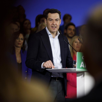 Juanma Moreno  Álex Cámara - Europa Press