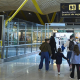 Viajeros en la Terminal T4 del Aeropuerto Adolfo Suárez Madrid-Barajas, a 30 de marzo de 2026, en Madrid (España).  Jesús Hellín - Europa Press