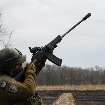 Un miembro de las Fuerzas Armadas rusas supervisa el vuelo de un dron Europa Press/Contacto/Vladimir Gerdo Un miembro de las Fuerzas Armadas rusas supervisa el vuelo de un dron Europa Press/Contacto/Vladimir Gerdo