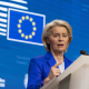 La presidenta de la Comisión Europa, Ursula von der Leyen, durante una rueda de prensa en Bruselas. Nicolas Landemard / Zuma Press / ContactoPhoto