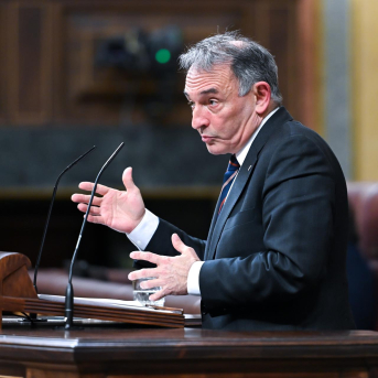 El diputado de Sumar Enrique Santiago interviene durante una sesión plenaria en el Congreso de los Diputados, a 17 de marzo de 2026, en Madrid (España). Gustavo Valiente - Europa Press