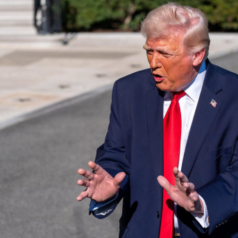 El presidente de EEUU, Donald Trump, realiza declaraciones en la Casa Blanca.  Europa Press/Contacto/Jen Golbeck