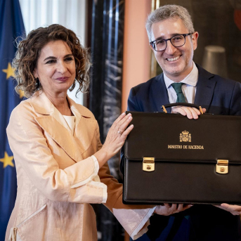 El PSOE relega a María Jesús Montero a la segunda fila de escaños del Congreso tras su salida del Gobierno