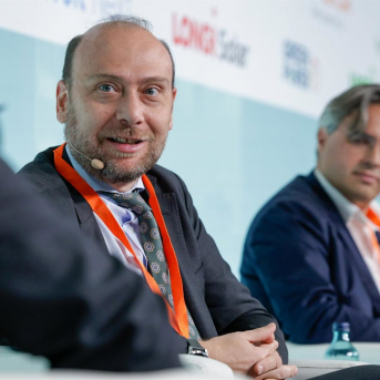 El subdirector general d'Energia Elèctrica del MITECO, Carlos Redondo, en la VI Cimera d'Autoconsum, organitzada per la UNEF. DAVID NIETO @VISUALXTREME.ES, UNEF