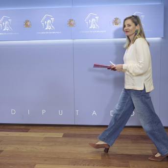 La diputada de Sumar Verónica Martínez Barbero durante una rueda de prensa, en el Congreso de los Diputados, a 9 de abril de 2026, en Madrid (España). Jesús Hellín - Europa Press