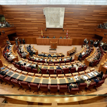 Más de 70 asistentes arropan la apertura de la XII Legislatura en las Cortes de Castilla y León
