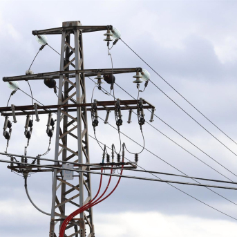 Un poste eléctrico, a 14 de marzo de 2025, en Madrid (España).  Marta Fernández - Europa Press