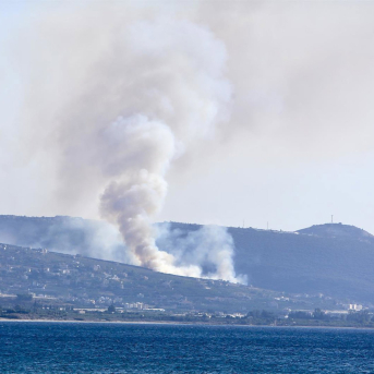 Humo tras un ataque israelí en la ciudad de Naqura, en Líbano Europa Press/Contacto/Ali Hashisho