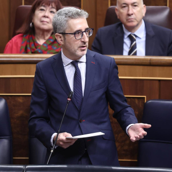 El ministro de Hacienda, Arcadi España, durante la sesión de control al Gobierno en el Pleno del Congreso de este miércoles, 15 de abril Eduardo Parra - Europa Press