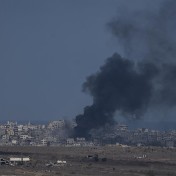 Columna de humo tras un bombardeo del Ejército de Israel contra la Franja de Gaza (archivo) Ilia Yefimovich/dpa