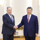 El ministro de Exteriores de Rusia, Sergei Lavrov, junto al presidente de China, Xi Jinping.  Europa Press/Contacto/Huang Jingwen
