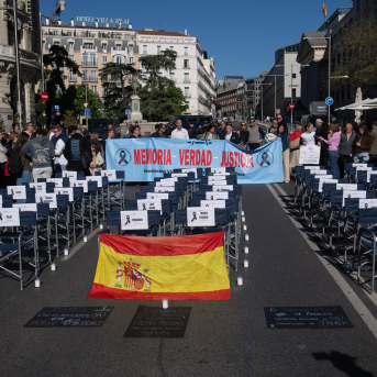 Víctimas de Adamuz recuerdan a los fallecidos ante el Congreso y reclaman memoria, justicia y verdad