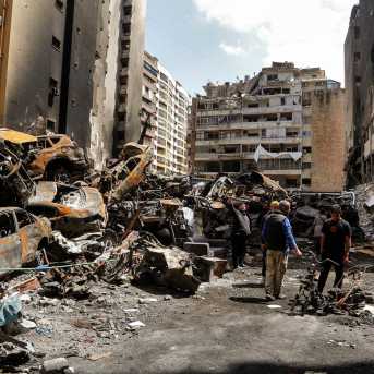 Escombros y restos en un barrio de Beirut tras el ataque masivo de Israel contra Líbano el pasado 8 de abril  Marwan Naamani / Zuma Press / Europa Press / Conta