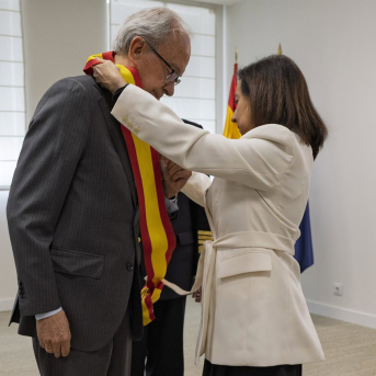 La ministra de Defensa, Margarita Robles, Impone  la Gran Cruz del merito naval al exmagistrado Jose Alberto Fernandez Rode DEFENSA