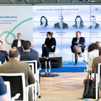 Mesa de redonda de Philip Morris, celebrada ayer en la sede de la compañía en Madrid, con el título: “La cadena de valor y el futuro del sector en España”. Foto: Philip Morris España.