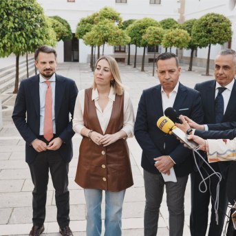 María Guardiola y Óscar Fernández Calle anuncian el acuerdo de gobierno en Extremadura JAVIER CINTAS/ EUROPA PRESS
