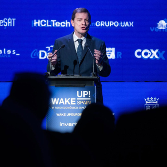 El presidente de la Junta de Castilla y León, Alfonso Fernández Mañueco, durante la última jornada de  'Wake Up, Spain! Wake Up, Europe', en el Palacio de Linares de Madrid, a 17 de abril de 2026, en Madrid (España).  Fernando Sánchez - Europa Press