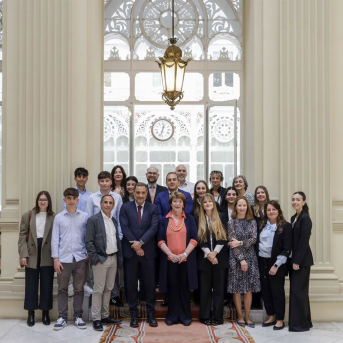El equipo del IES Ortega y Gasset de Madrid, ganador de la 15ª edición del Concurso Generación eurouro. OLGAGUARDDON