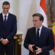 El presidente del Gobierno, Pedro Sánchez (i) y el ministro de Asuntos Exteriores, Unión Europea y Cooperación, José Manuel Albares (d) Alejandro Martínez Vélez - Europa Press