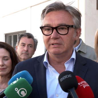 Manuel Gavira, candidato de Vox a la Presidencia de la Junta de Andalucía, en el Hospital Puerta del Mar de Cádiz EUROPA PRESS