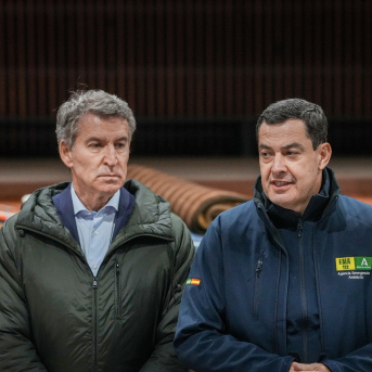 EuropaPress 7230350 presidente pp alberto nunez feijoo junto presidente junta andalucia juanma