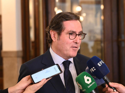 El presidente de la CEOE, Antonio Garamendi, en declaraciones a los medios en Bilbao. DAVID DE HARO/EUROPA PRESS