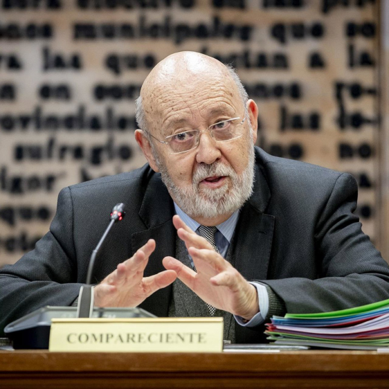 El presidente del Centro de Investigaciones Sociológicas (CIS), José Félix Tezanos, en una compoarecencia en el Senado  A. Pérez Meca - Europa Press