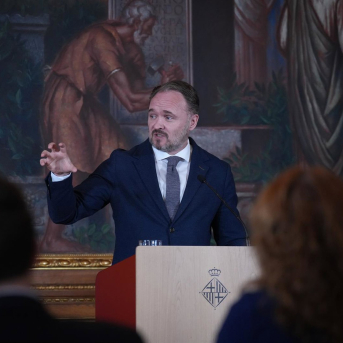 El comisario europeo de Energía y Vivienda Dan Jorgensen, ofrece declaraciones a los medios tras una reunión en el Ayuntamiento de Barcelona este lunes en Barcelona David Zorrakino - Europa Press