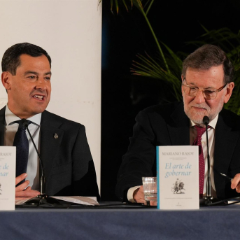 El presidente de la Junta de Andalucía, Juanma Moreno, durante la presentación del libro "El arte de gobernar". A 14 de enero de 2025 en Sevilla. (Foto de archivo). Francisco J. Olmo - Europa Press