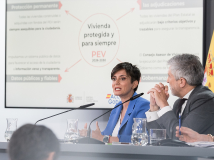 La ministra de Vivienda y Agenda Urbana, Isabel Rodríguez, durante una rueda de prensa posterior al Consejo de Ministros, a 21 de abril de 2026, en Madrid | Diego Radamés / Europa Press