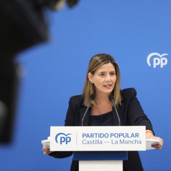 Agudo (PP) reprocha a Gutiérrez (PSOE) si sacrificará el Estatuto por aumentar el número de políticos