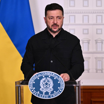 El presidente ucraniano, Volodimir Zelenski, en rueda de prensa desde Roma.  Domenico Cippitelli/LPS via ZUMA / DPA