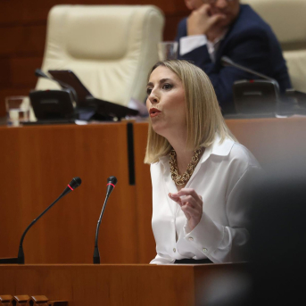 La candidata a la Presidencia de la Junta de Extremadura, María Guardiola, en su discurso de investidura JORGE ARMESTAR/EUROPA PRESS