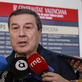 El conseller de Sanidad, Marciano Gómez, atiende a los medios de comunicación en imagen de archivo Rober Solsona - Europa Press