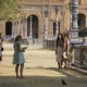 Turistas pasean por la Plaza de España de Sevilla en una foto de archivo. A 25 de agosto de 2021. María José López - Europa Press