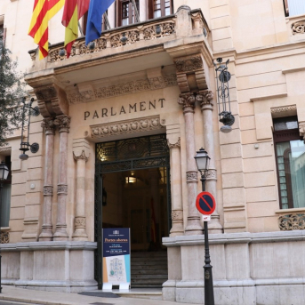 El Parlament organizará un acto por los 40 años de la ley de normalización lingüística sin la participación de Vox