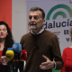 El candidato de Por Andalucía a la Presidencia de la Junta, Antonio Maíllo, en una atención a medios en la sede de Izquierda Unida en Cádiz. POR ANDALUCÍA