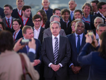 El expresidente del Gobierno José Luis Rodríguez Zapatero (c), durante la celebración de la cena de la Global Progressive Mobilisation (GPM), a 17 de abril de 2026, en Barcelona, Catalunya (España).  Lorena Sopêna - Europa Press