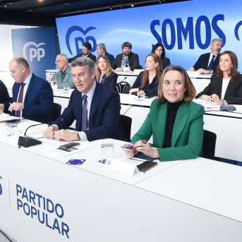 El presidente del Partido Popular, Alberto Núñez Feijóo, preside la reunión de la Junta Directiva Nacional del partido, junto a Elías Bendodo, Miguel Tellado y Cuca Gamarra , a 9 de febrero de 2026, en Madrid (España).  Gustavo Valiente - Europa Press