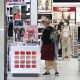 Varias personas  en una perfumería  Marta Fernández - Europa Press