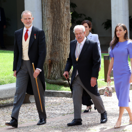 El Rey Felipe VI, Gonzalo Celorio y la Reina Letizia tras la entrega del Premio de Literatura en Lengua Castellana “Miguel de Cervantes” | Europa Press