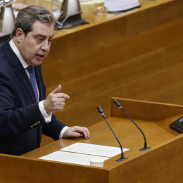 El síndic del grupo parlamentario VOX, José María Llanos, durante una sesión de control, en Les Corts, a 18 de febrero de 2026, en Valencia Rober Solsona - Europa Press