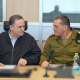 El ministro de Defensa de Israel, Israel Katz (izquierda), junto al jefe del Ejército israelí, Eyal Zamir (derecha), durante una reunión en medio de la ofensiva lanzada junto a Estados Unidos contra Irán ARIEL HERMONI, MINISTERIO DE DEFENSA DE ISRAEL