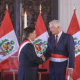 El nuevo ministro de Exteriores de Perú, Carlos Pareja Ríos, jura su cargo en presencia del presidente peruano, José María Balcázar, en el Palacio de Gobierno CANCILLERÍA DE PERÚ EN X