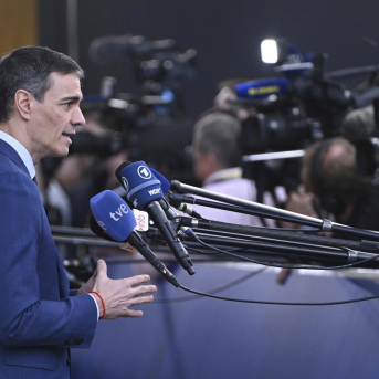 El presidente del Gobierno, Pedro Sánchez, atiende a los medios Pool UE