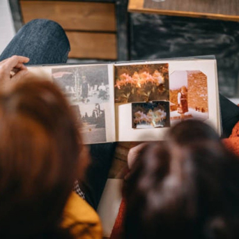 Los álbumes personalizables: el regalo más emotivo para este Día de la Madre, según 123tinta.es